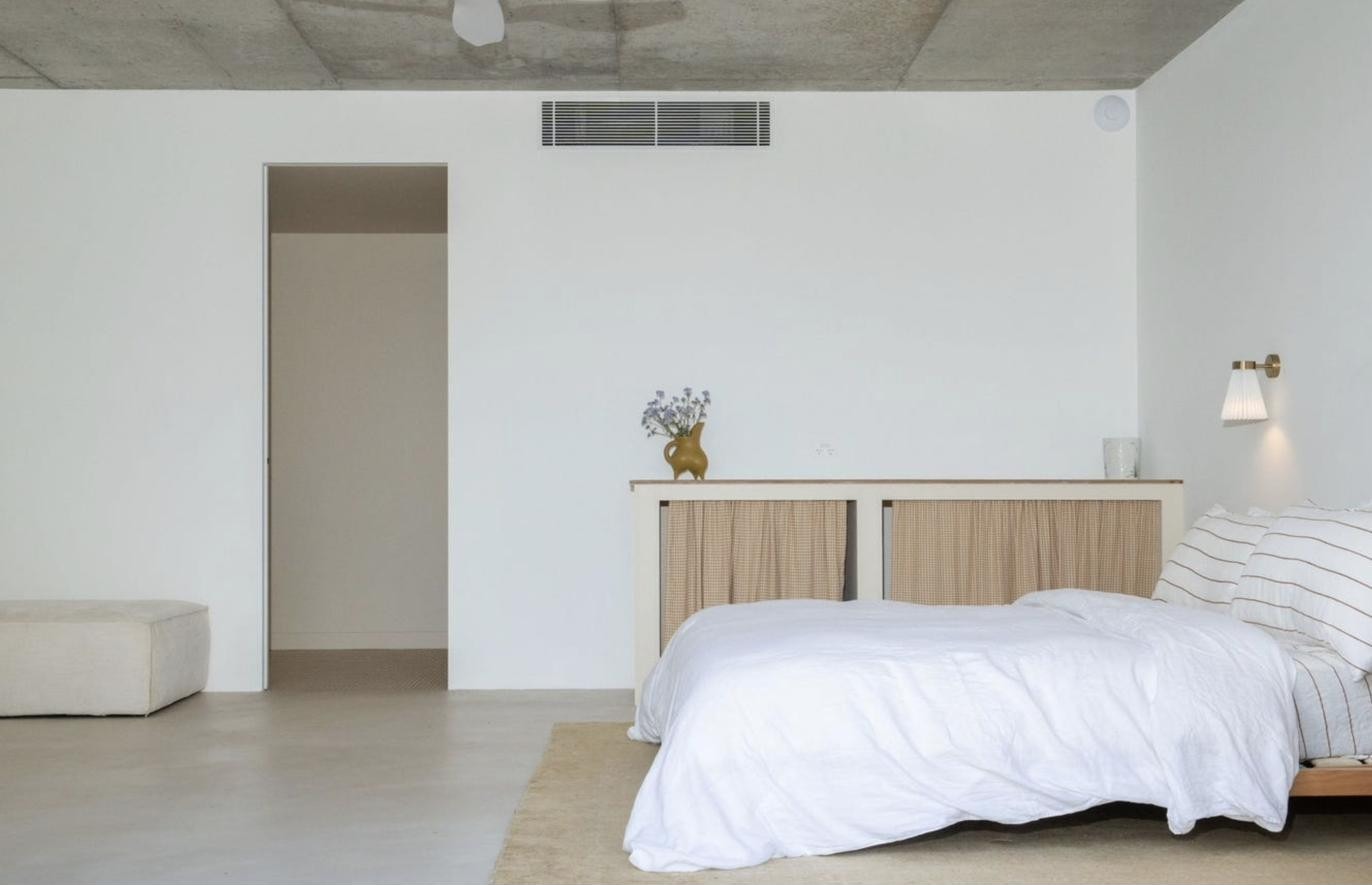 Bedroom with timber bedhead, Komorebi Home